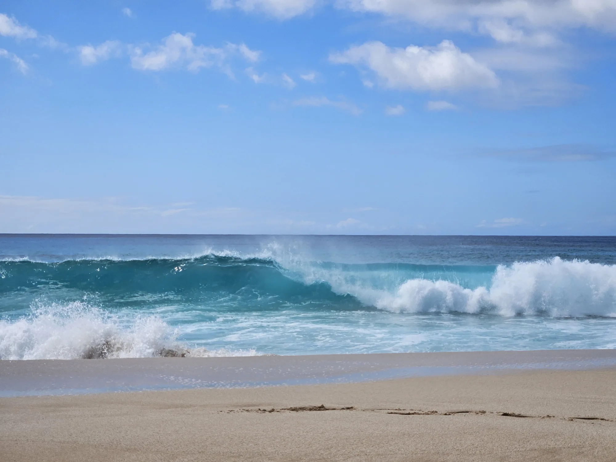Oahu North Shore Beach Waves - Hawaii