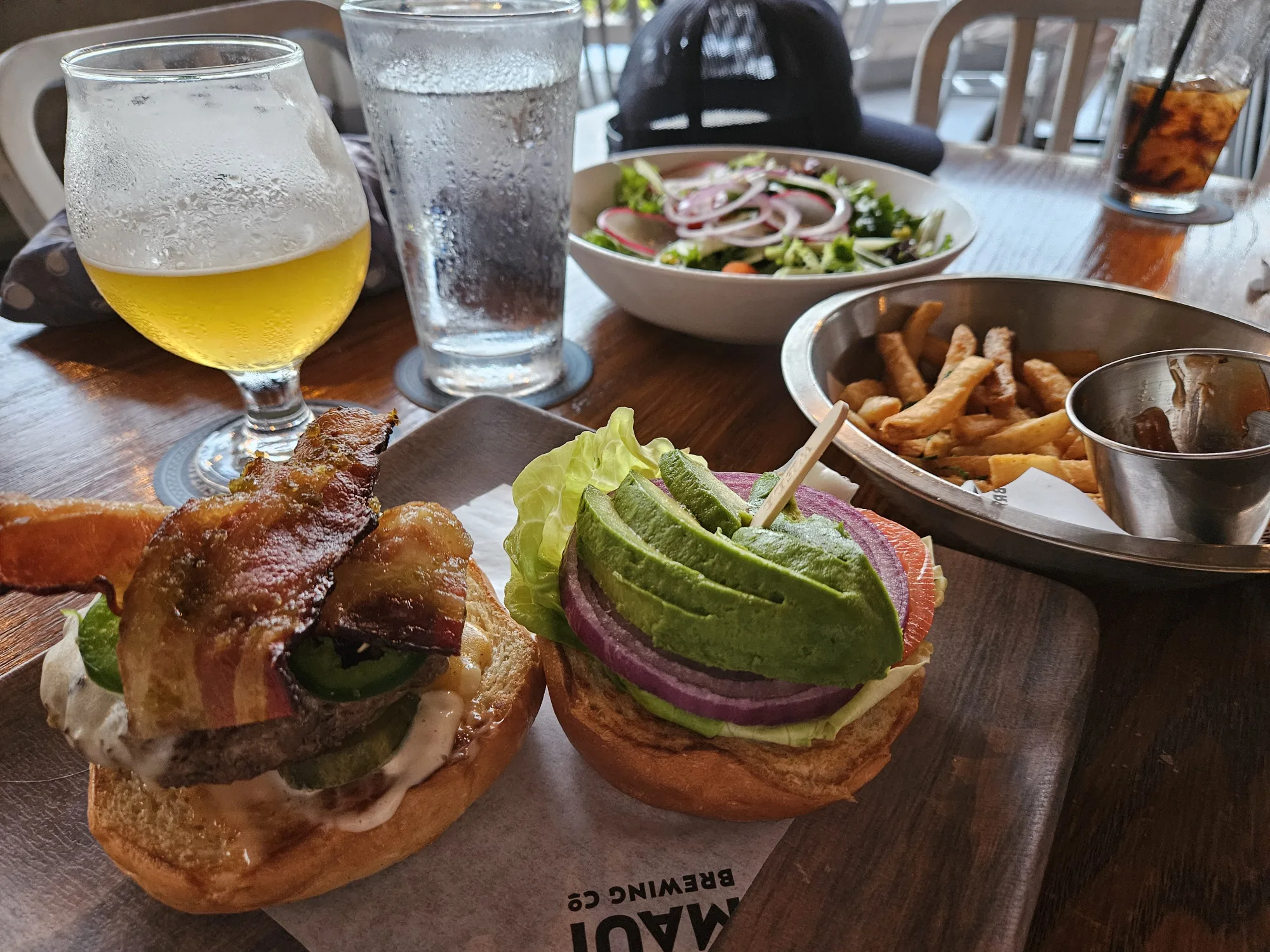 Restaurant-Waikiki-Maui-Brewing-Food