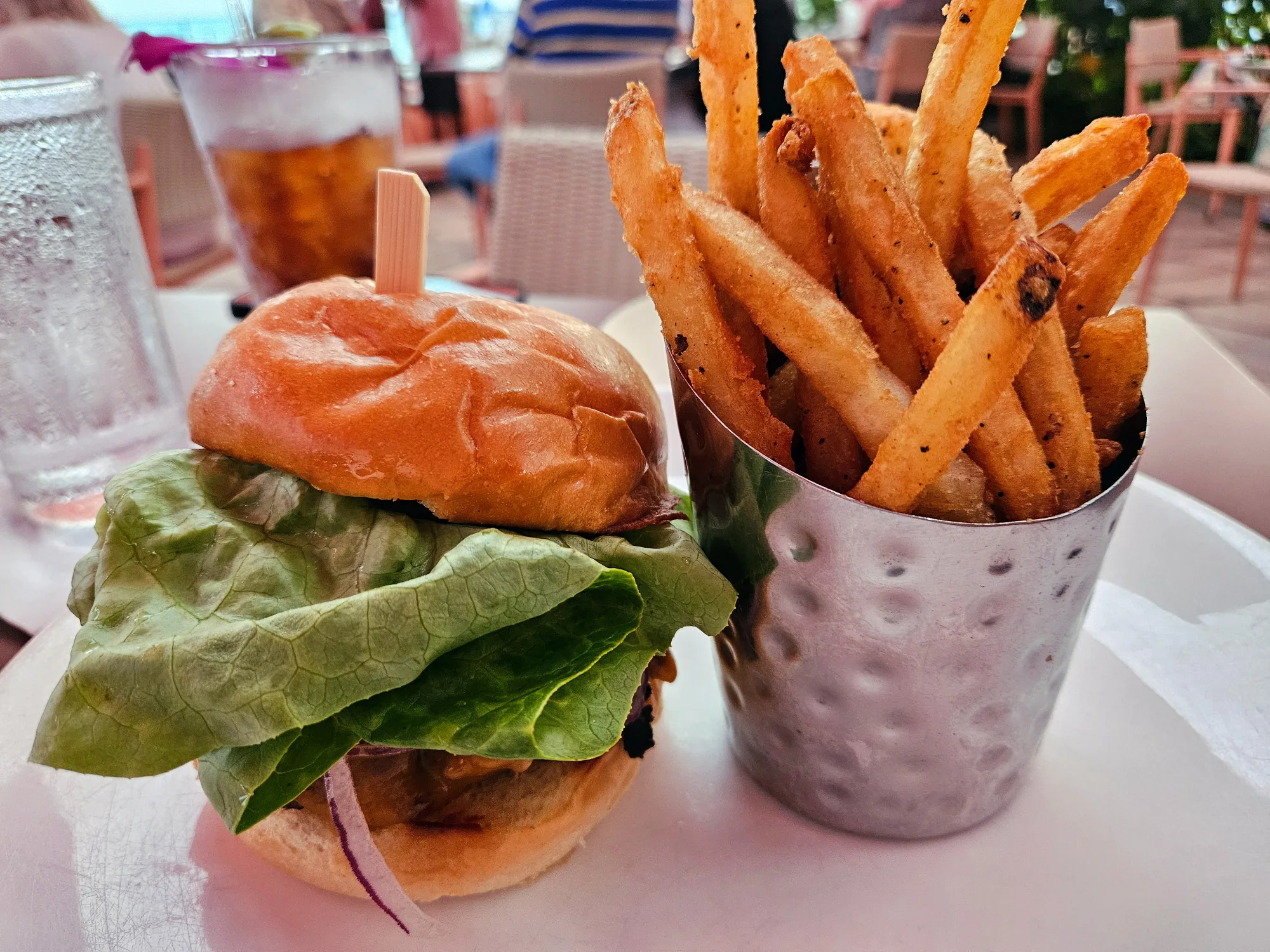 Restaurant-Waikiki-The-Royal-Hawaiian-Burger and Fries