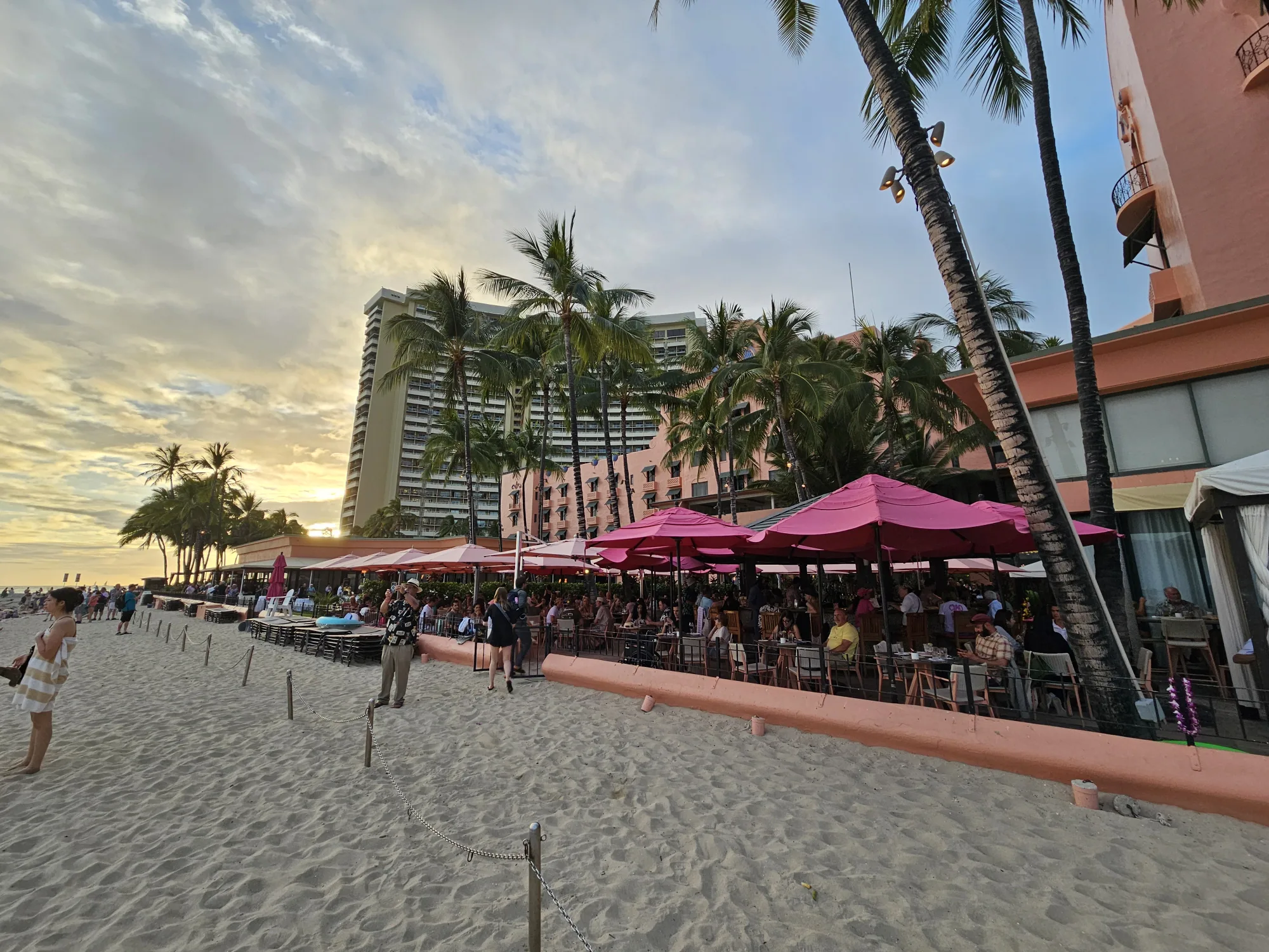 Waikiki-Beach-Hawaii at evening