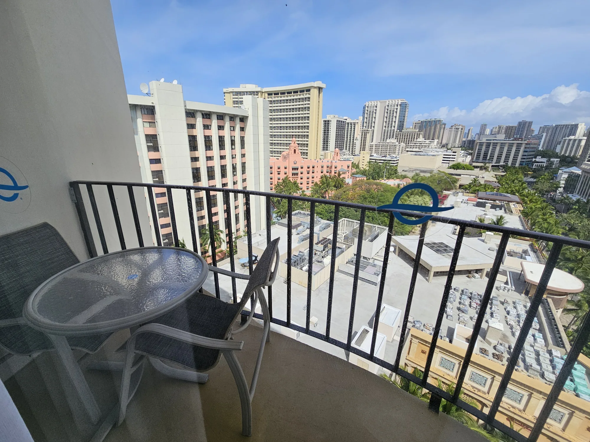 Waikiki-Beach-Hotel-Outrigger-Bad-View